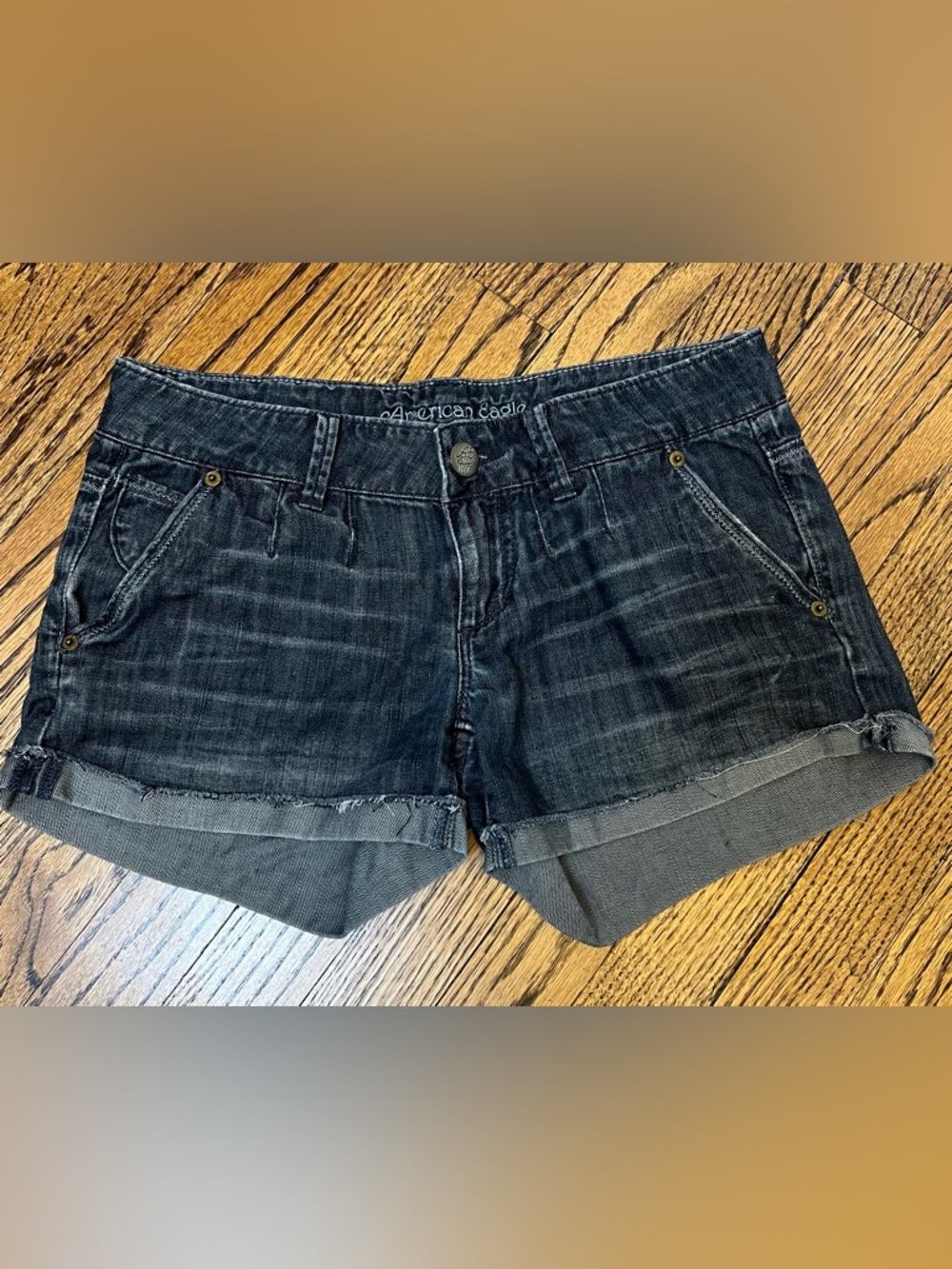 American Eagle Vintage Low Rise Denim Shorts Size 2 Y2K Cuffed Booty Short 90s